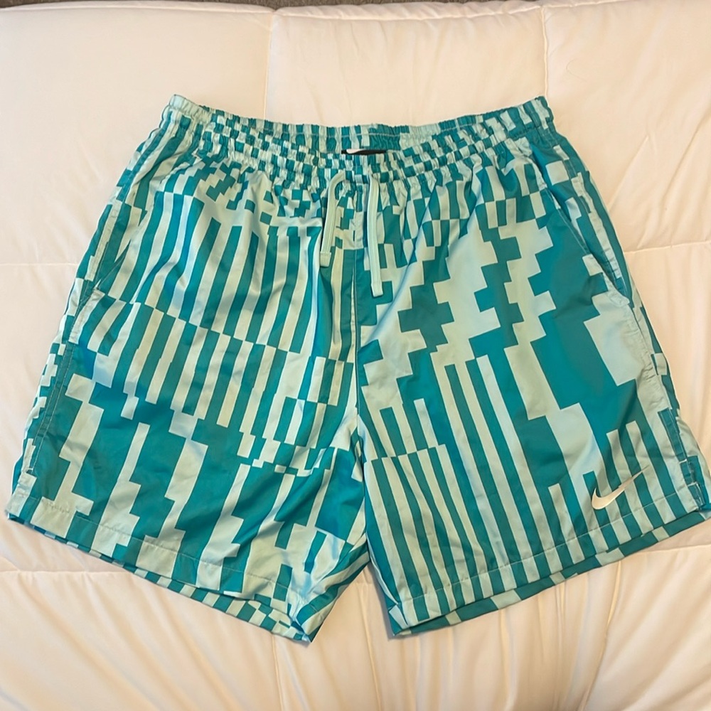 Nike Zig Zag Logo Print Shorts Size L
